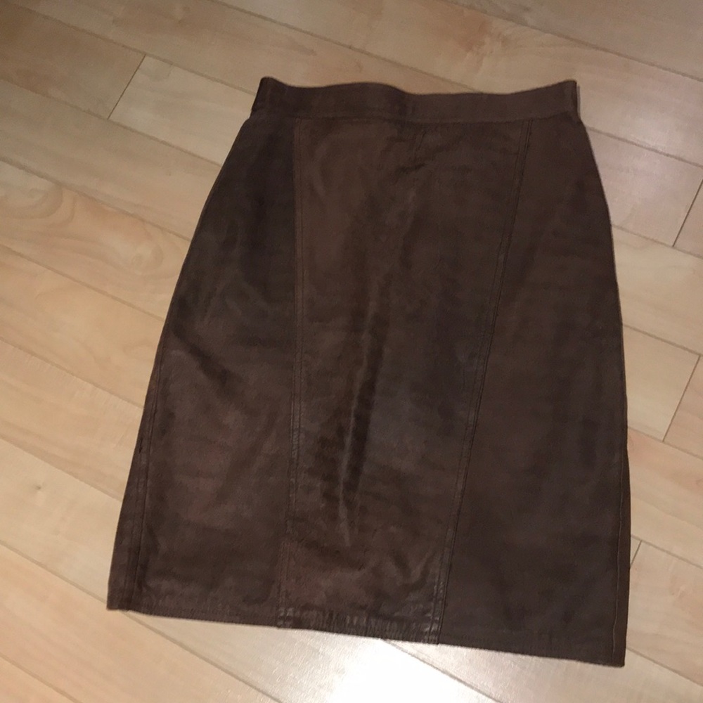 Leather Skirt: Above the Knee 9/10